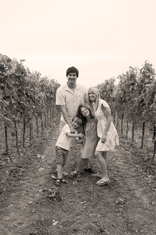 Familie Stadler im Weingarten